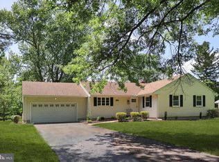 18 Morningside Dr, Pennington, NJ 08534