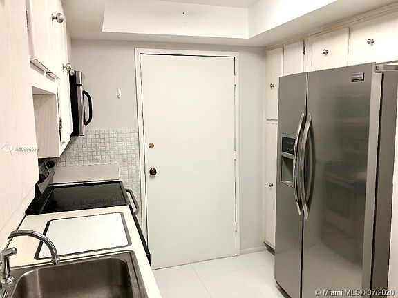 2nd image of 18081 Biscayne Blvd #1602-4N