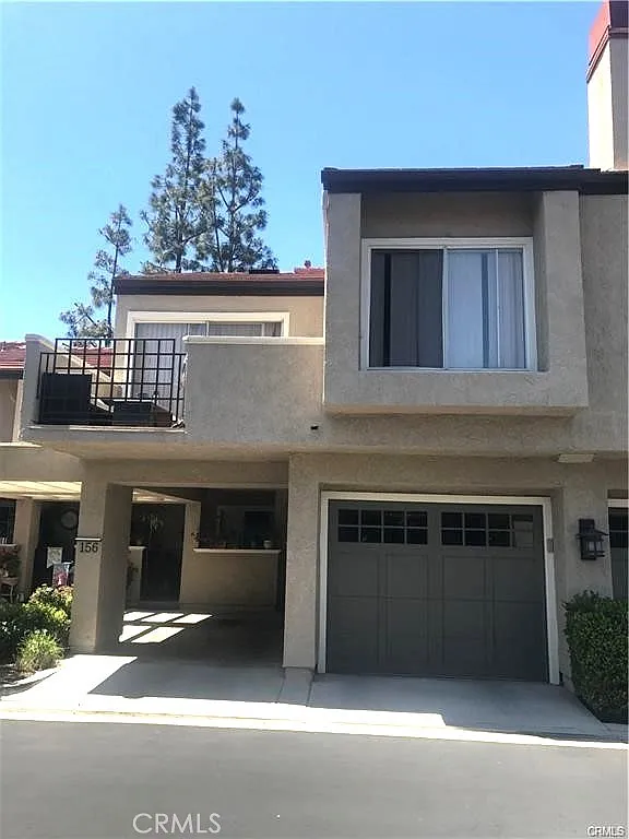 2 bed, 1.5 bath, 1138 sqft, $3,600 — Photo 2