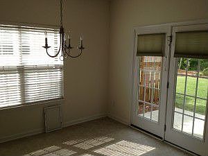 4th image of 3121 Manhasset Ln