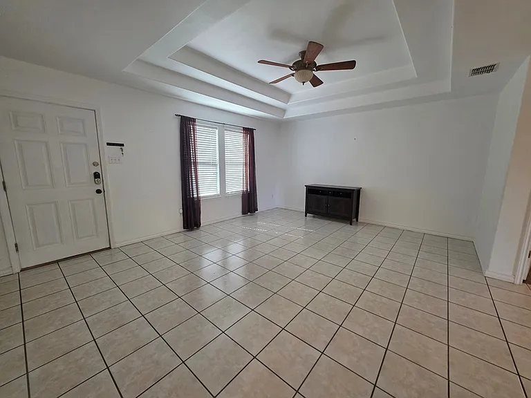 123 Wayside Ln — Photo 2