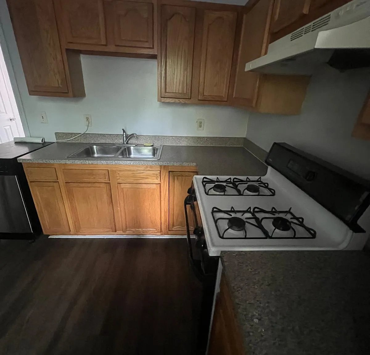 4 bed, 1.5 bath, 2000 sqft, $3,400 — Photo 4