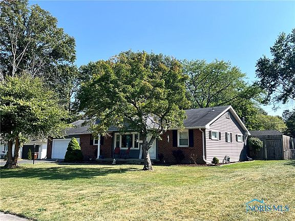 2nd image of 1831 Queenswood Dr