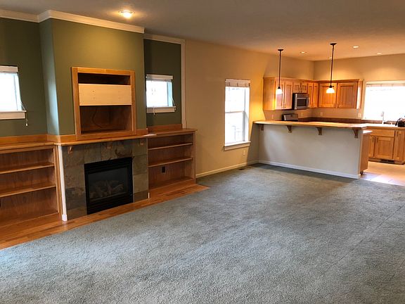 Open concept living/kitchen