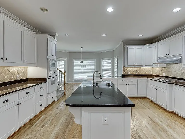 9345 Riverclub Pkwy — Photo 25