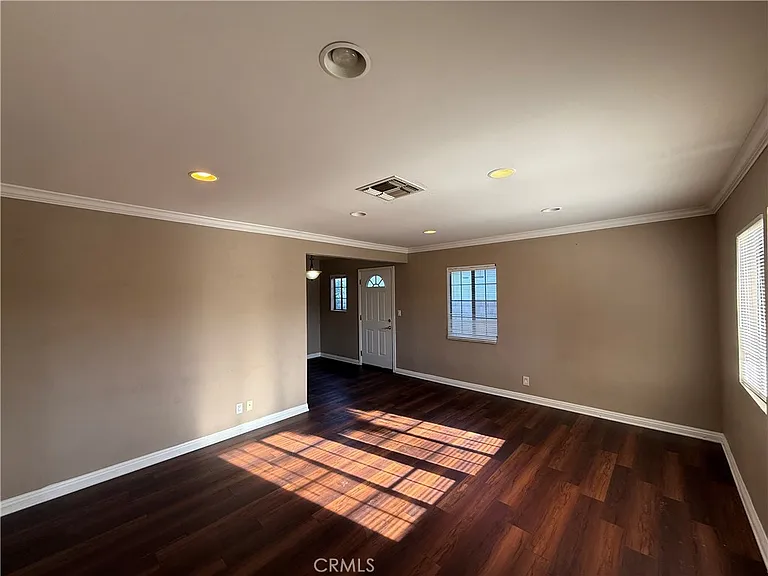 7051 Lindley Ave — Photo 4