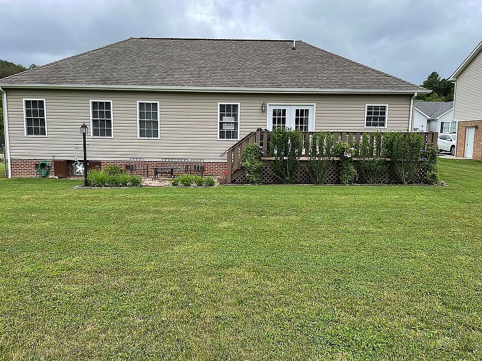 2nd image of 147 Cloverleaf Ln