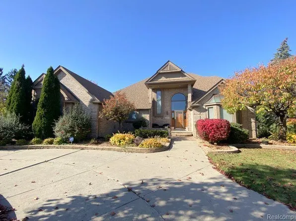 19835 Ashley Ct, Livonia, MI 48152