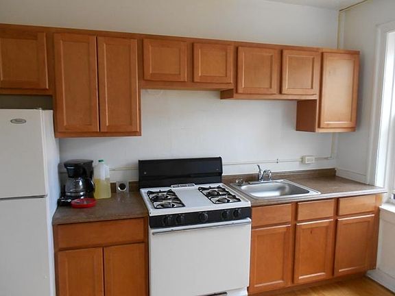 3rd image of 1755 W Albion Ave APT 3A
