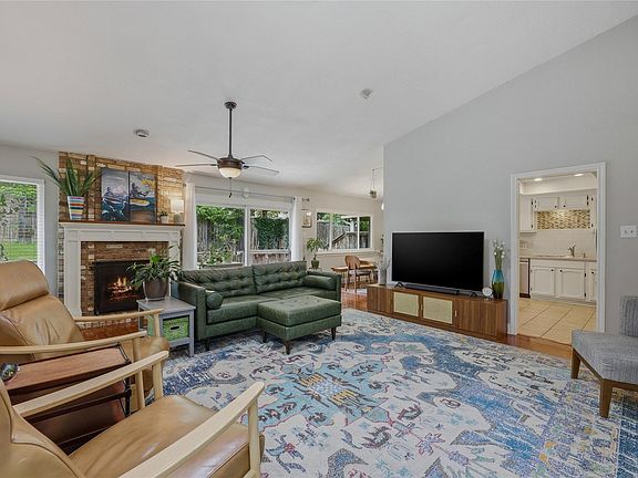 5th image of 7516 Hemingway St