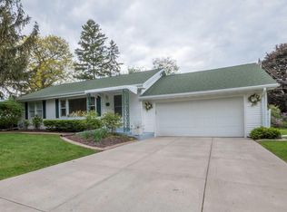 3185 N Knoll Blvd, Wauwatosa, WI 53222