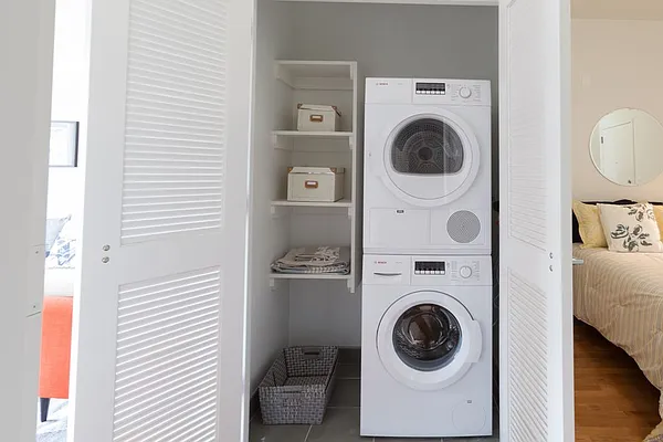 Rented by Lisa Management | media 21