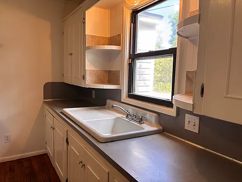 200 Gabriel St Photo 1
