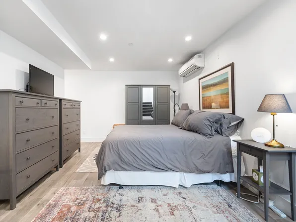 21-19 46th Avenue image 7 of 17