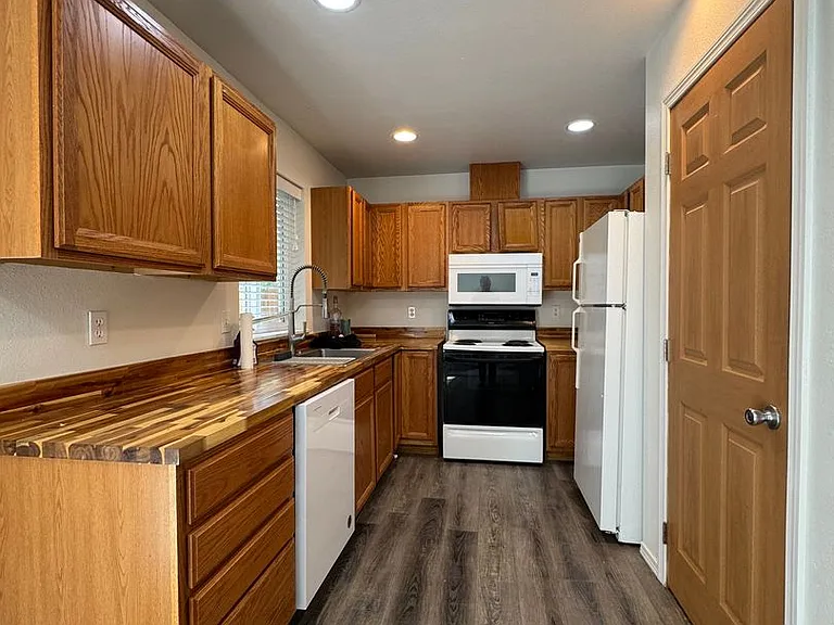 1512 Brook Ct — Photo 8