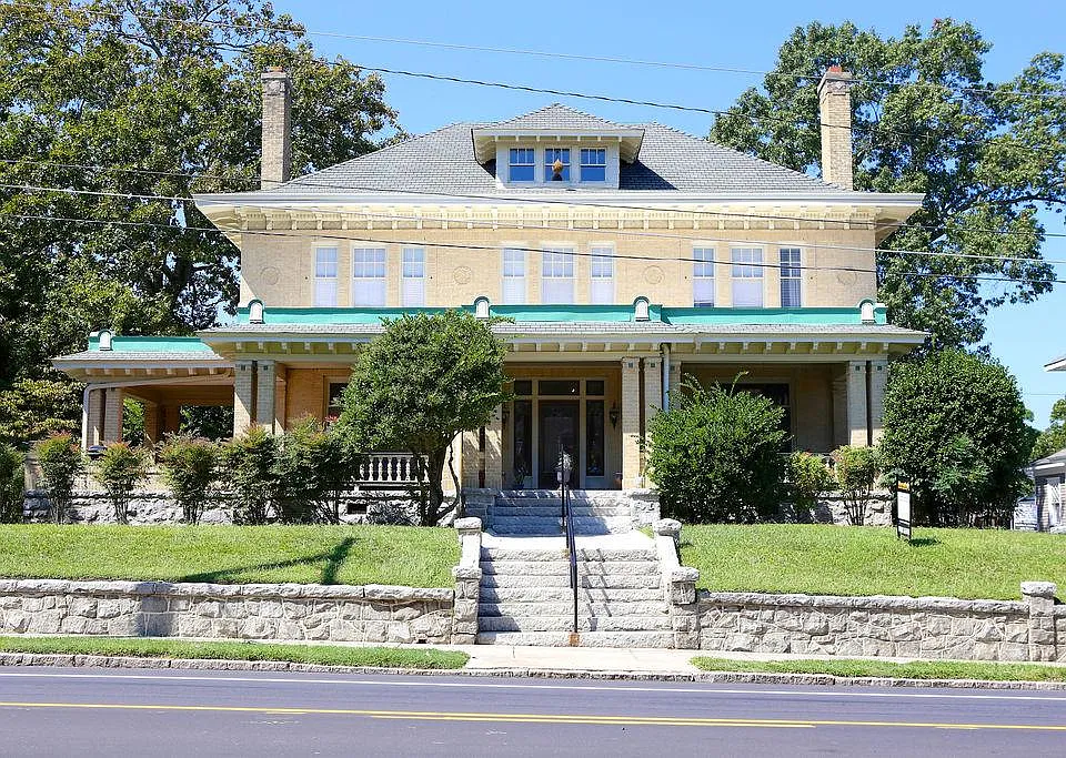 817 N Elm St #F