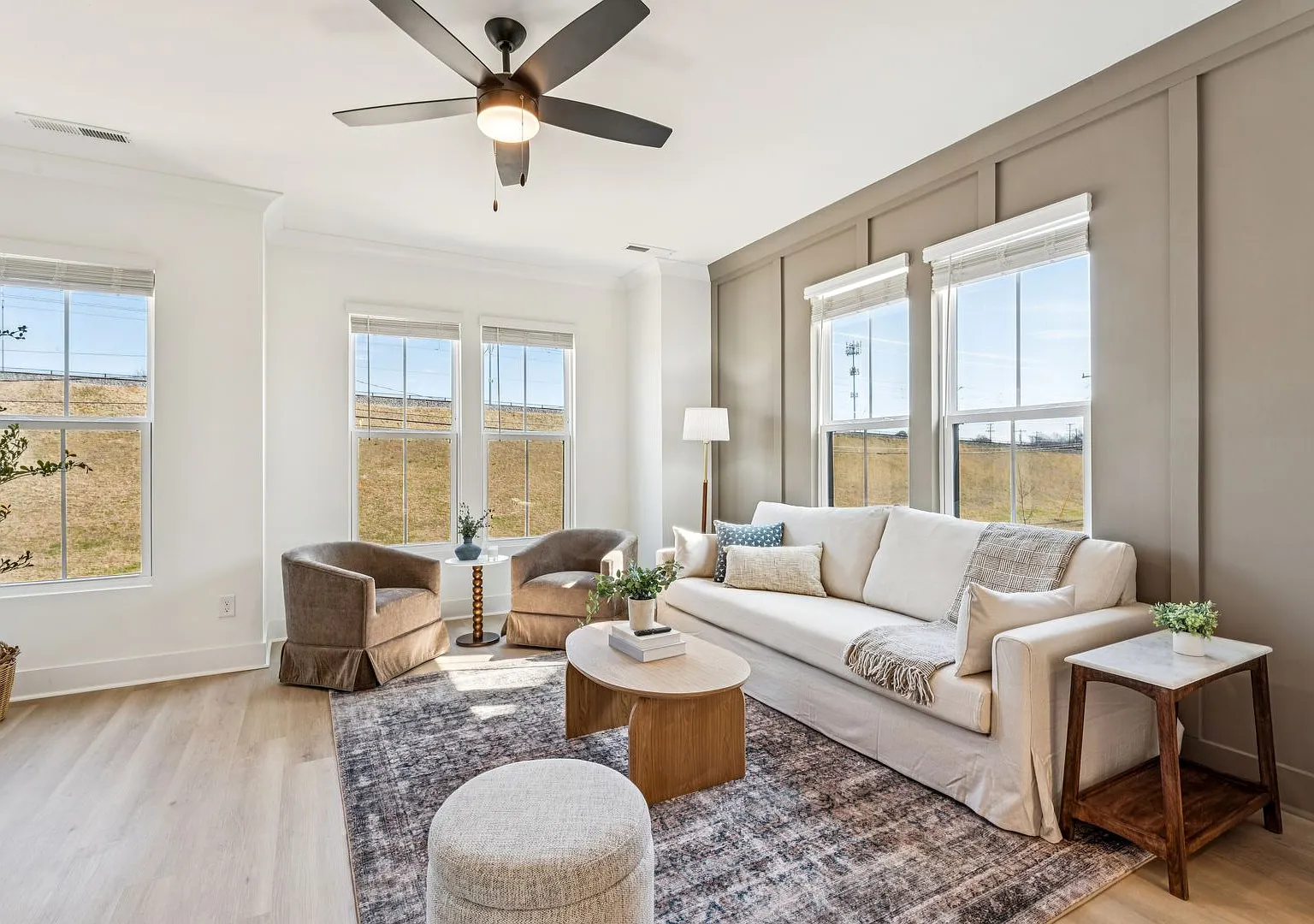 2 BR/2.5BA | Modern Townhome| 2-Car Garage + rooftop terrace — Photo 3