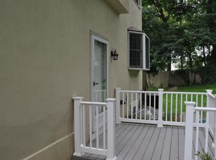 335 Liberty Ln, Wayne, PA 19087