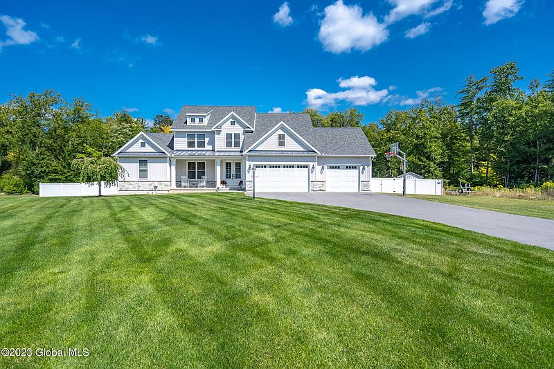 2nd image of 8 Arlington Circle