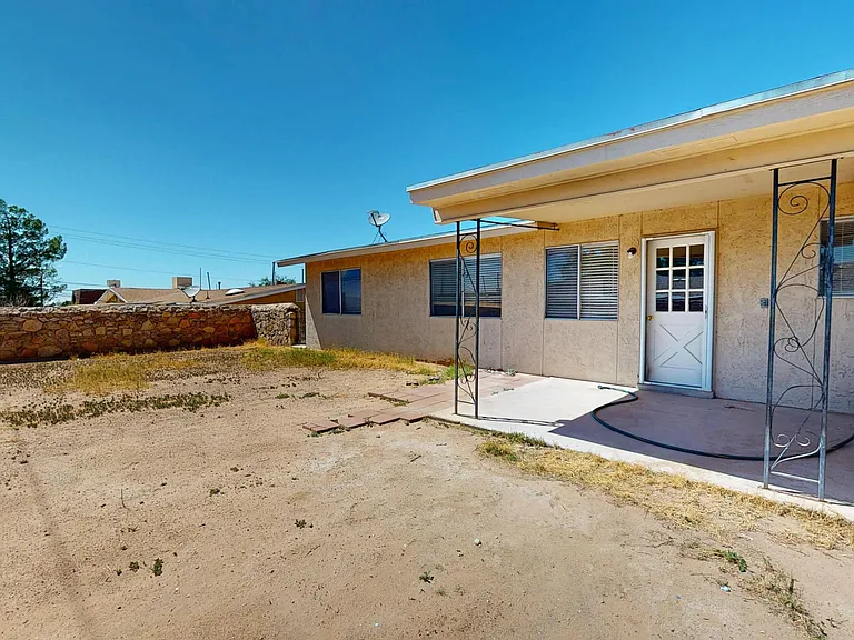 6925 Escondido Dr #B — Photo 40