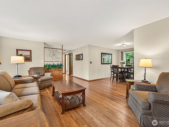 5th image of 807 Jefferson Avenue NE