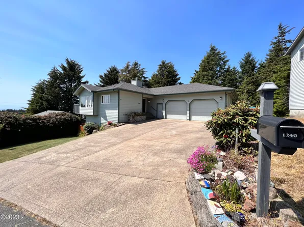 1240 NE Lakewood Dr, Newport, OR 97365