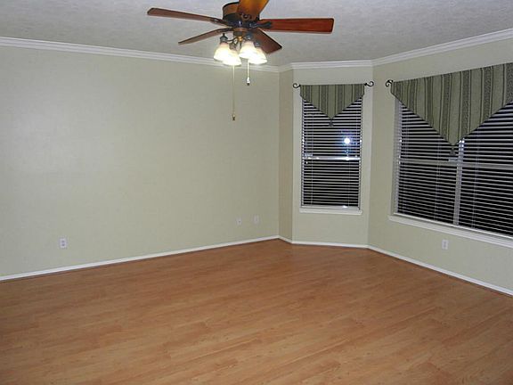 SPACIOUS MASTER BEDROOM