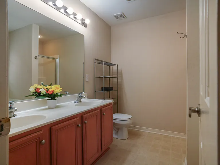 2231 Rose Family Dr — Photo 20
