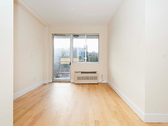 3rd image of 756 Myrtle Ave APT 4b