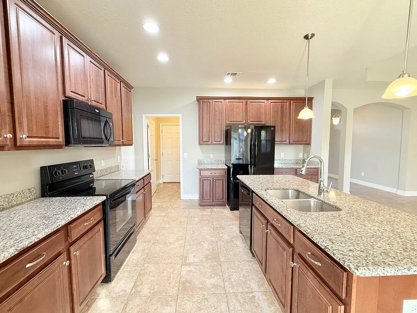 Spacious 5-Bedroom Home — Photo 4