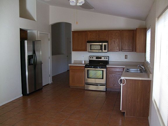 Kitchen-Stainlesss Steel appliances installed 2007