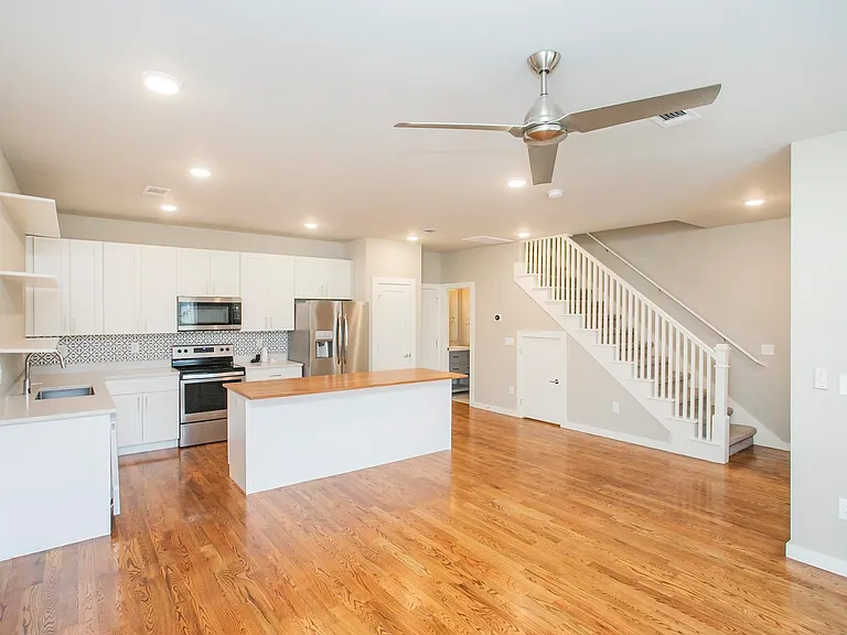 3637 Hydes Ferry Rd — Photo 5