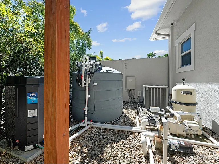 15503 Temple Blvd — Photo 59