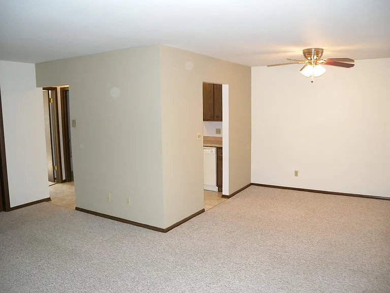 2603 N University Dr — Photo 4