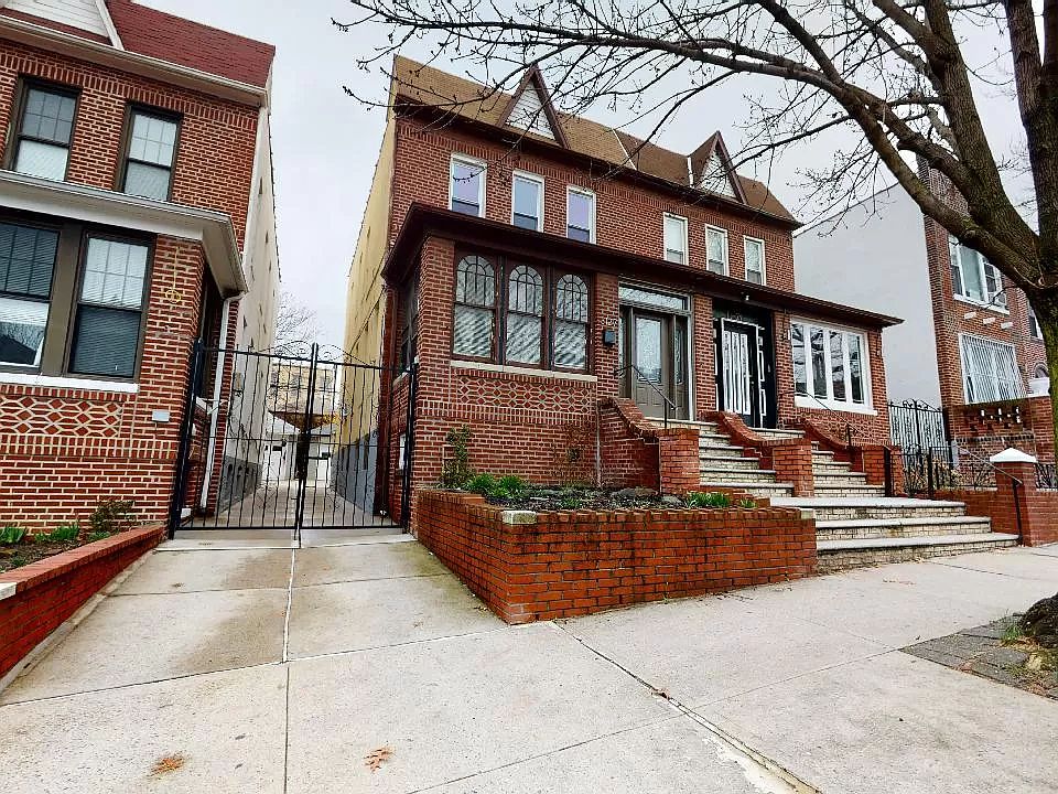 1st image of 3127 82nd St