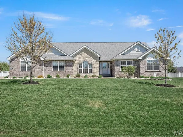 100 Hillary Cir, Wentzville, MO 63385