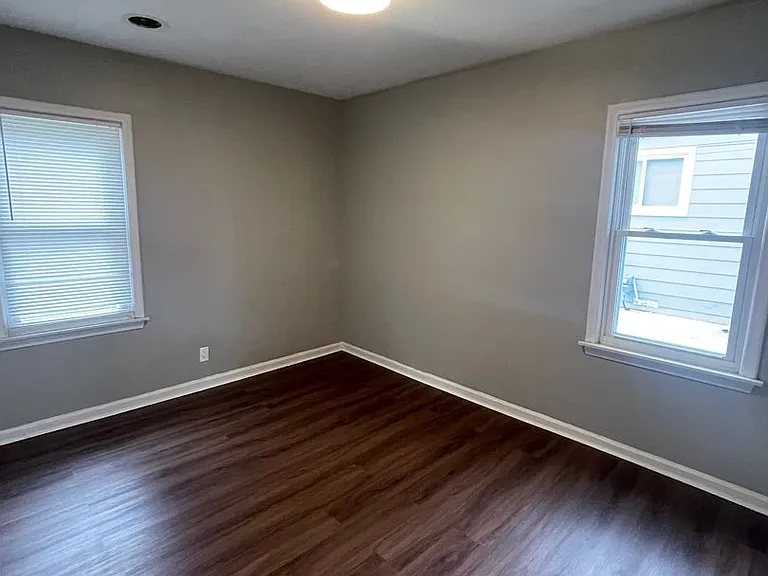2033 Wrenson St — Photo 9