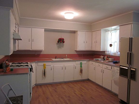 4th image of 1418 Grein Ave