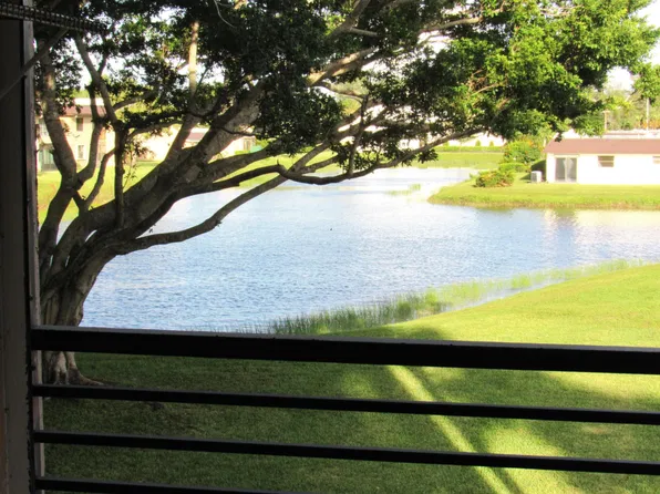 140 LAKE NANCY Lane #216, West Palm Beach, FL 33411