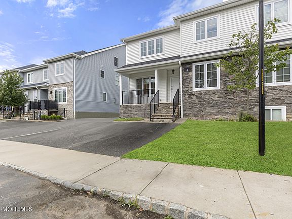 3rd image of 4 Bourbon Court