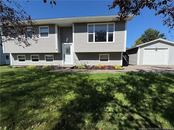4 Phillips St, Sussex Corner, NB E4E 3B8