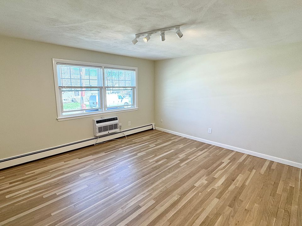 1st image of 25 Mullin Ave APT 1