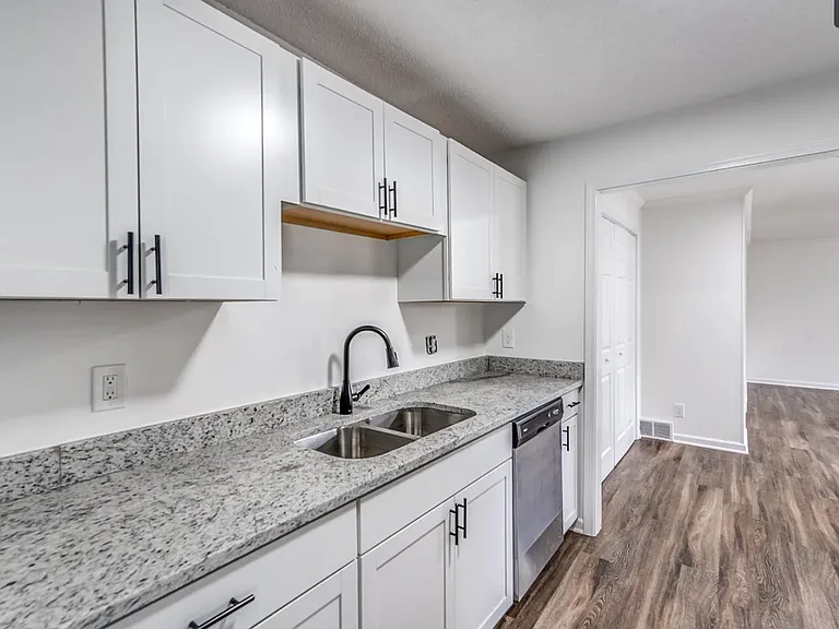 1079 Larry Ln — Photo 13