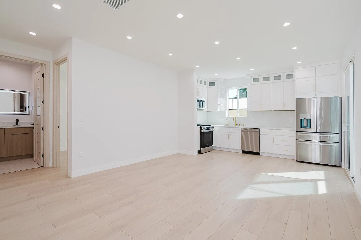 3 bed, 1200 sqft, $4,000 — Photo 4