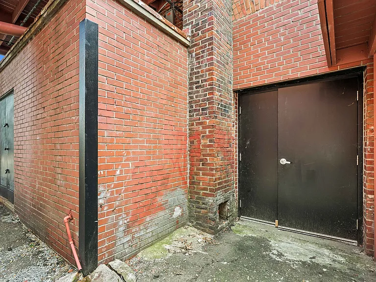 205 E Walnut St — Photo 18