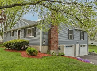 2 E Sheppard Ln, Chelmsford, MA 01824