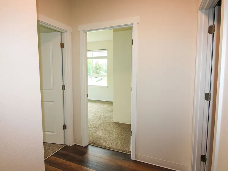 Creek's Edge Apartments — Photo 68