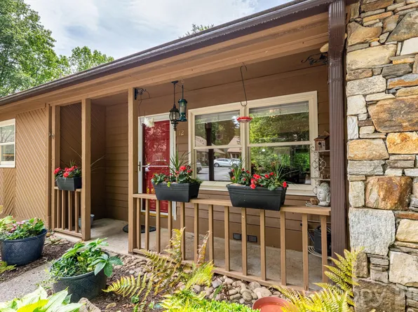 12 Pencross Cir, Etowah, NC 28729