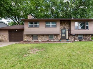 5003 Ripley St, Davenport, IA 52806