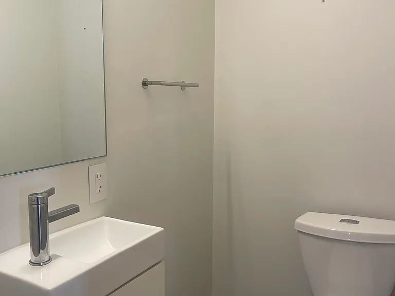 31 Parade St #402 — Photo 11
